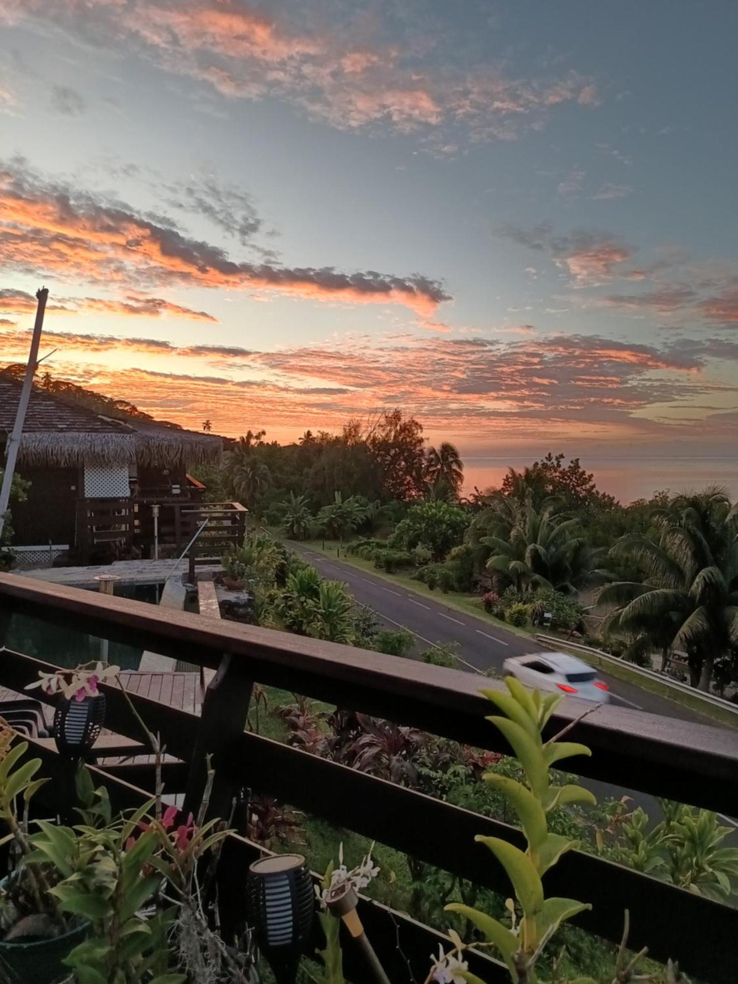 Tehuarupe Surf Studios Haapiti Exterior foto